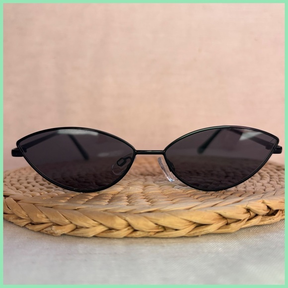 Reese Pointy Cat Eye Sunglasses - Picture 5 of 6